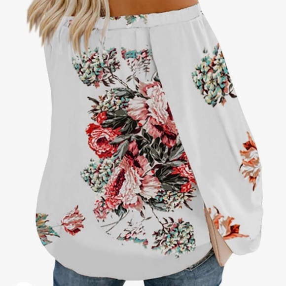 Super cute woman off shoulder floral blouse - Picture 3 of 14
